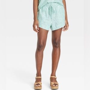 High-Rise Linen Shorts w/ Pockets